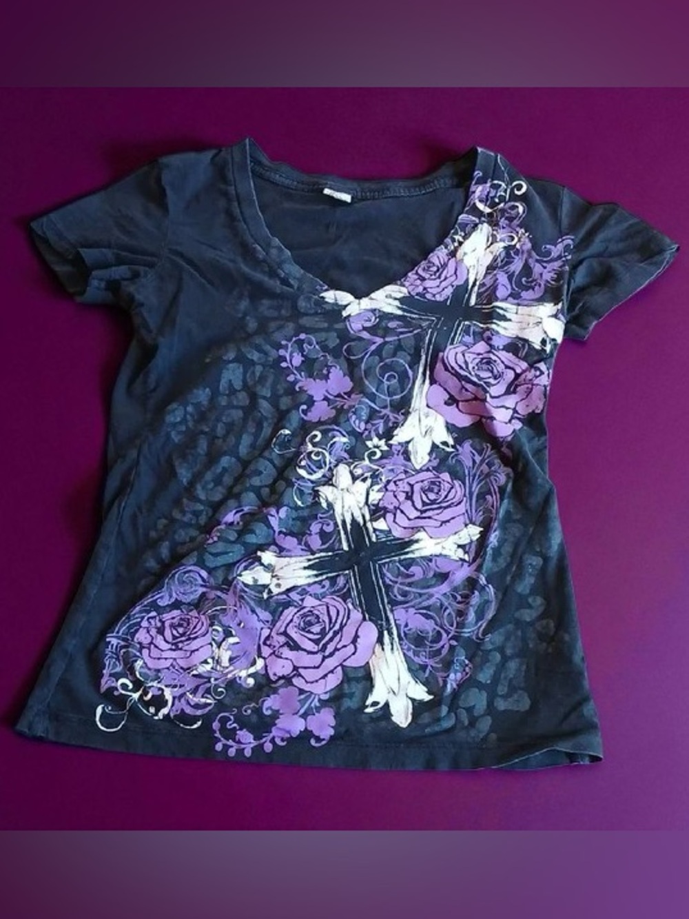 🔮Black Women's Short-Sleeve Tee with Purple Rose & Cross Graphic